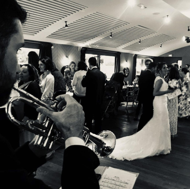 Mariage jazz sur une péniche à Boulogne avec Duo Lounge